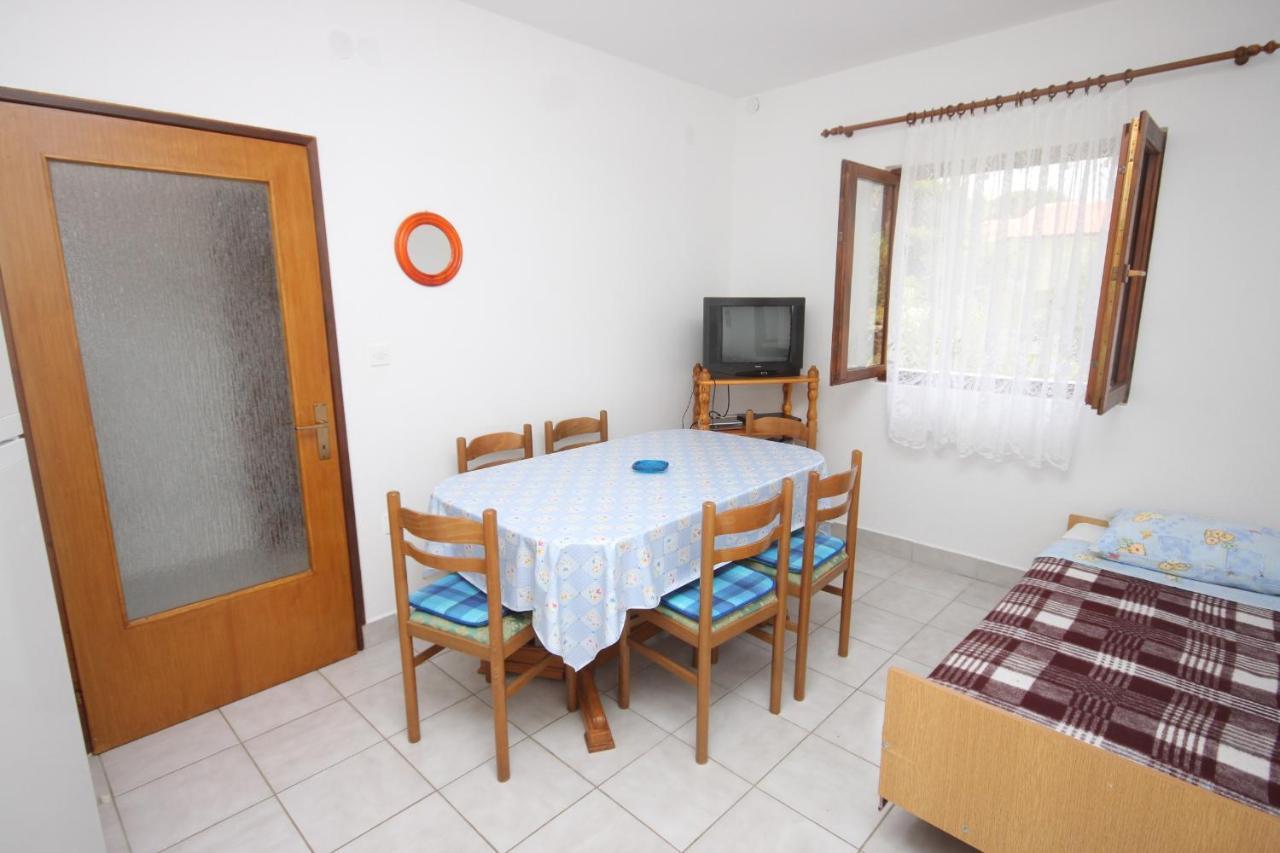 Apartments By The Sea Kali, Ugljan - 345 Apartment *